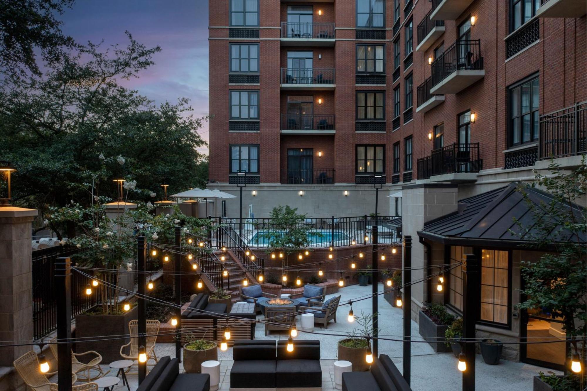 Courtyard By Marriott Savannah Downtown - Historic District Exterior photo